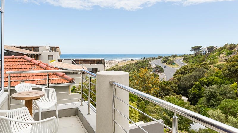 Camps-Bay-Retreat-villa-5-room-19-balcony-view