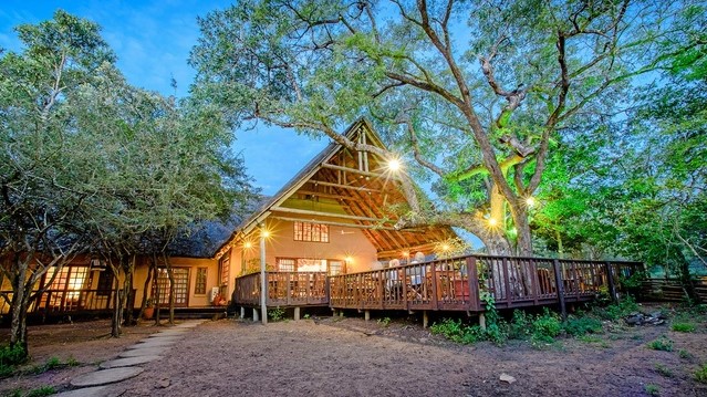 Needles Lodge - Exterior