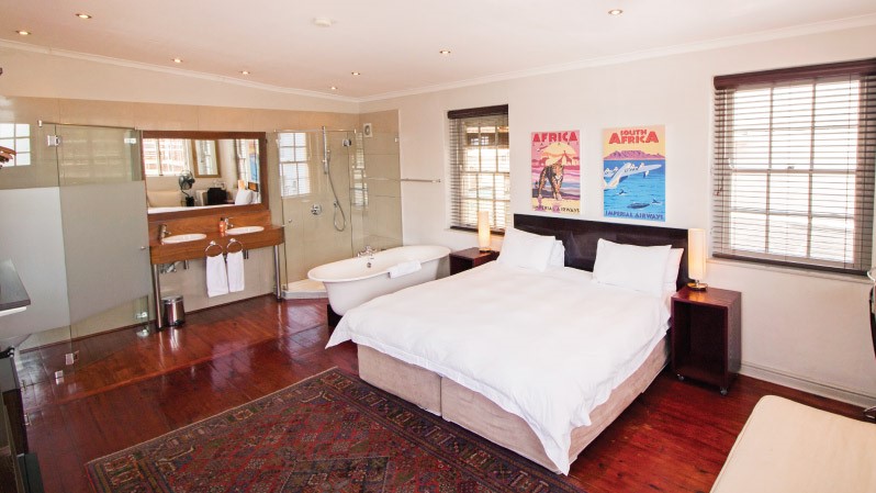 the-charles-cafe-rooms-and-cottages-bedroom-1