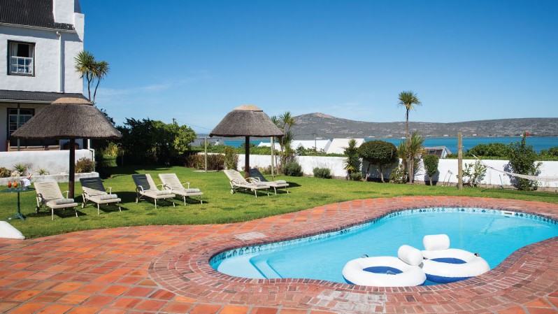 the-farmhouse-hotel-facilities-pool