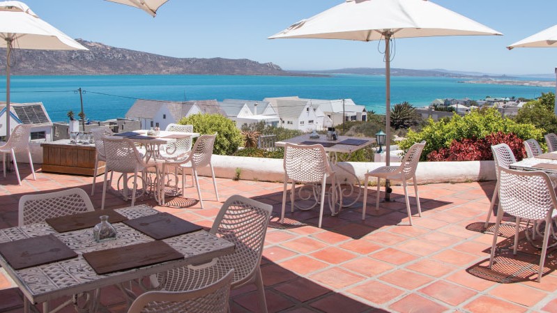 the-farmhouse-hotel-restaurants-panorama-stoep