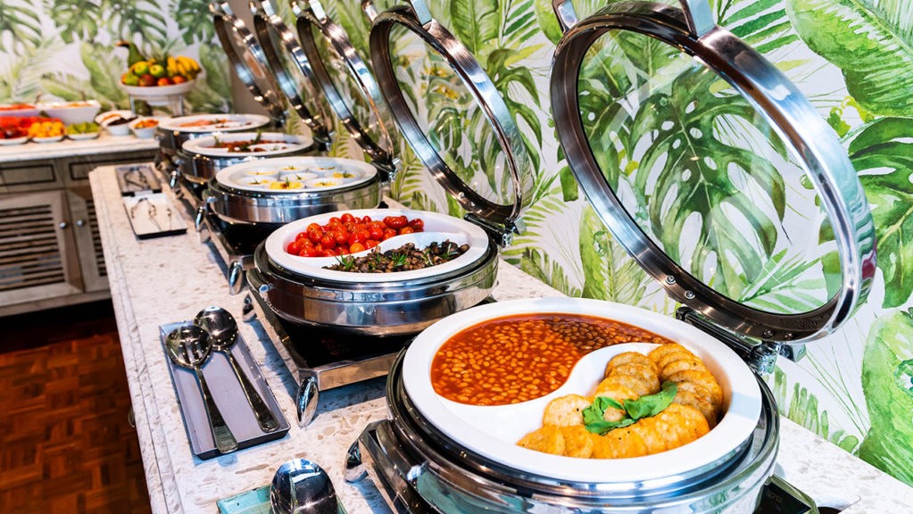 Canal-Cafe-Breakfast-Buffet-aha-Harbour-Bridge-Hotel-and-Suites