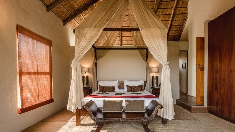 Hlosi Game Lodge Luxury Family Suite (2)