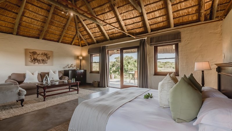 Hlosi Game Lodge Luxury King Suite (1)