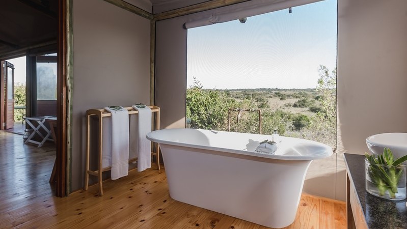 Hlosi Game Lodge Luxury Safari Tent (1)
