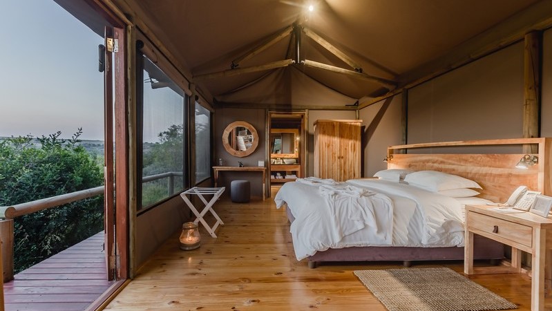 Hlosi Game Lodge Luxury Safari Tent (2)