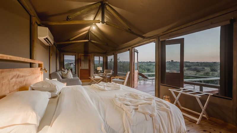 Hlosi Game Lodge Luxury Safari Tent (3)
